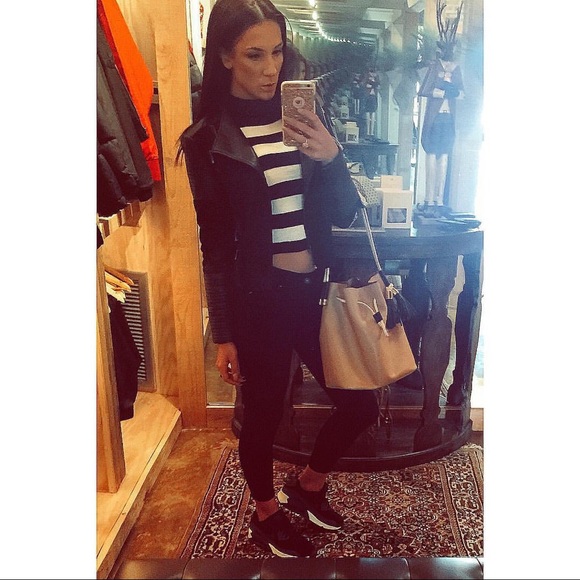 Meet your Posher, Berkley - Picture 2 of 3